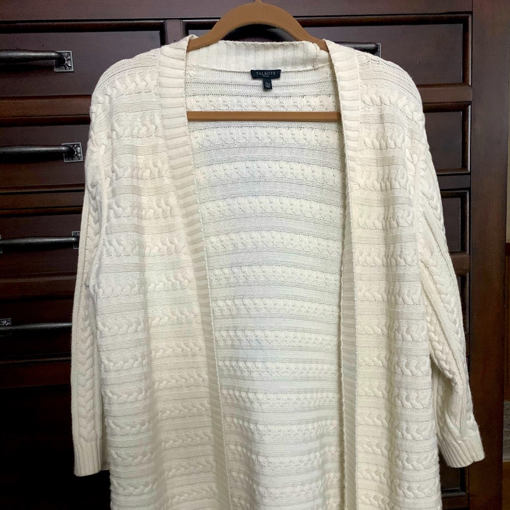 Beige cardigan with 3/4 length sleeves